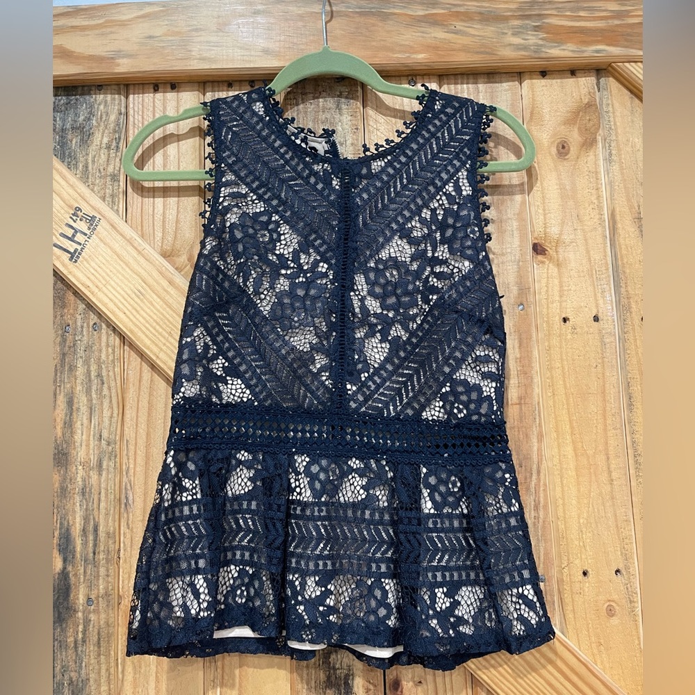 NWT Navy/beige lace top M
